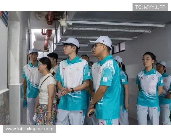 冠军赛情侣志愿者岗位不同,场馆内相遇成温馨一刻